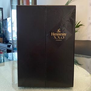 HENNESSEY XXO collectible cognac box (alcohol bottle not included)